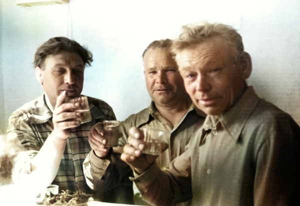 Чем закусывали водку в рюмочных в СССР? Самые лучшие советские закуски под водку